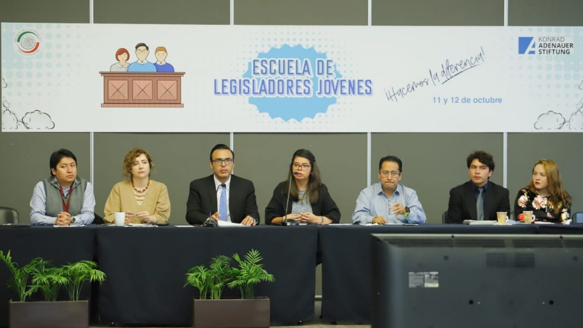 En política hay que aprender a escuchar, sobre todo, aprender a cumplir las promesas: Dip. Gabriela Salido En política hay que aprender a escuchar, sobre todo, aprender a cumplir las promesas: Dip. Gabriela Salido